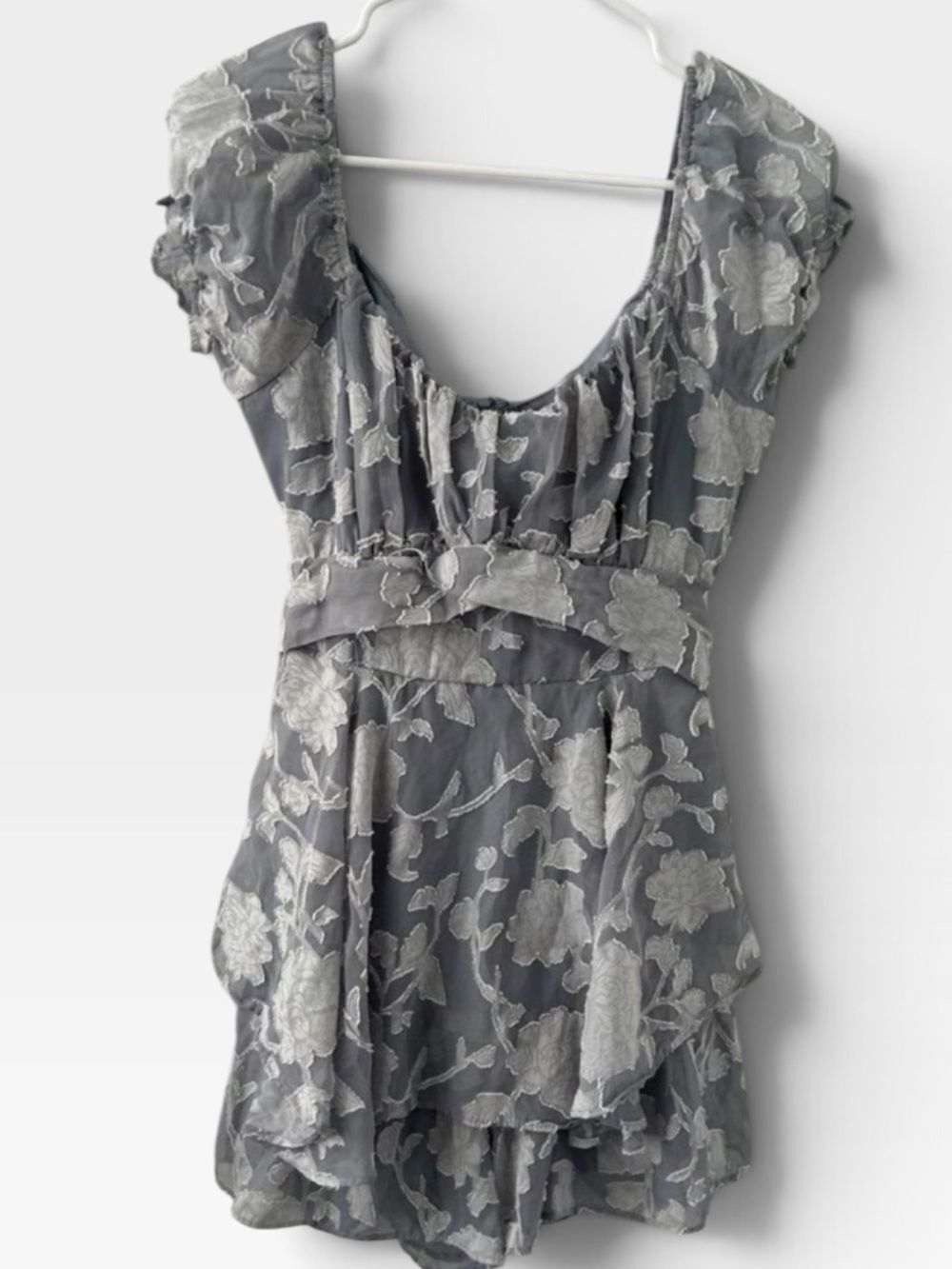 Thirty/thirty ruffled romper, new tag size large Floral Ruffle Sleeve